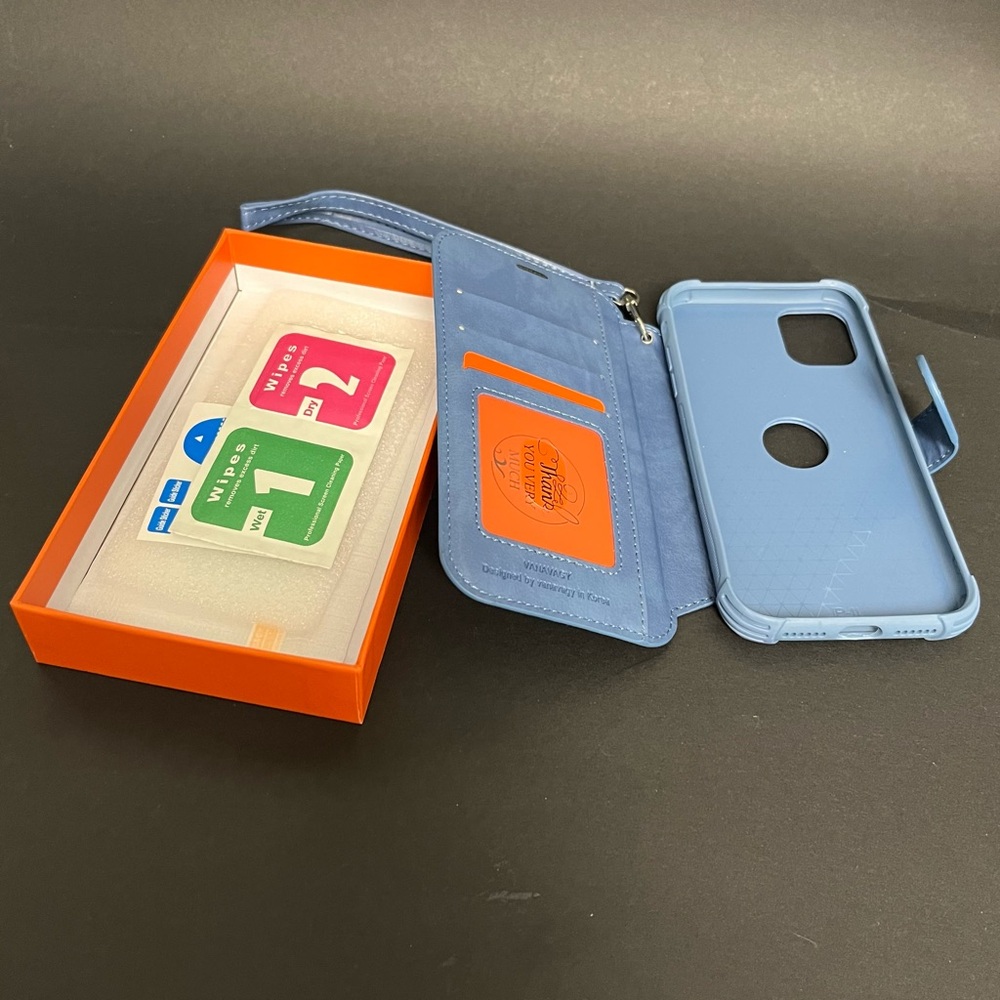Vana Vagy Phone Case withheld Card Holder. Compatible with iPhone 11.